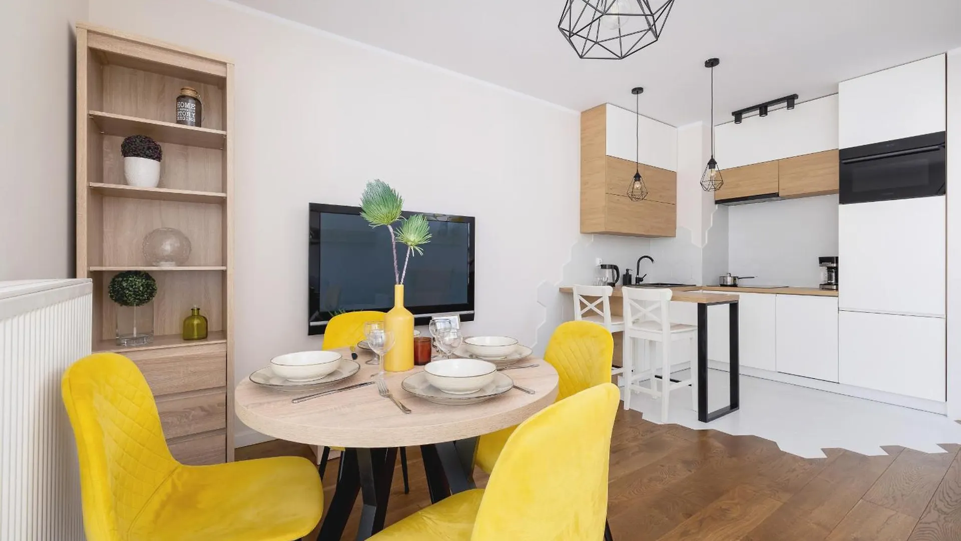 Przytulny Apartament Na Wroclawskiej Z Parkingiem W Krakowie By Noclegi Renters 0*, Krakow